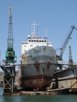 Плавзавод "Капитан Ефремов" встал на доковый ремонт